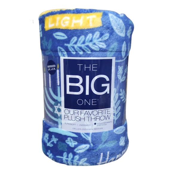 The Big One Oversized Hanukkah Supersoft Plush Throw - Picture 2 of 6